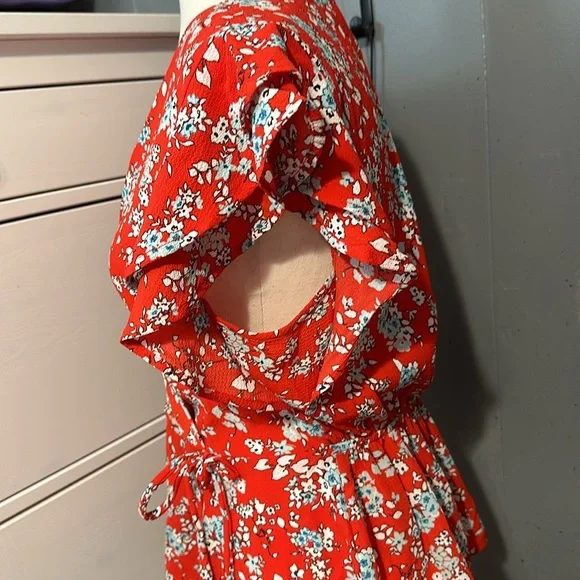 2/$25 Monteau floral Blouse - Picture 4 of 6